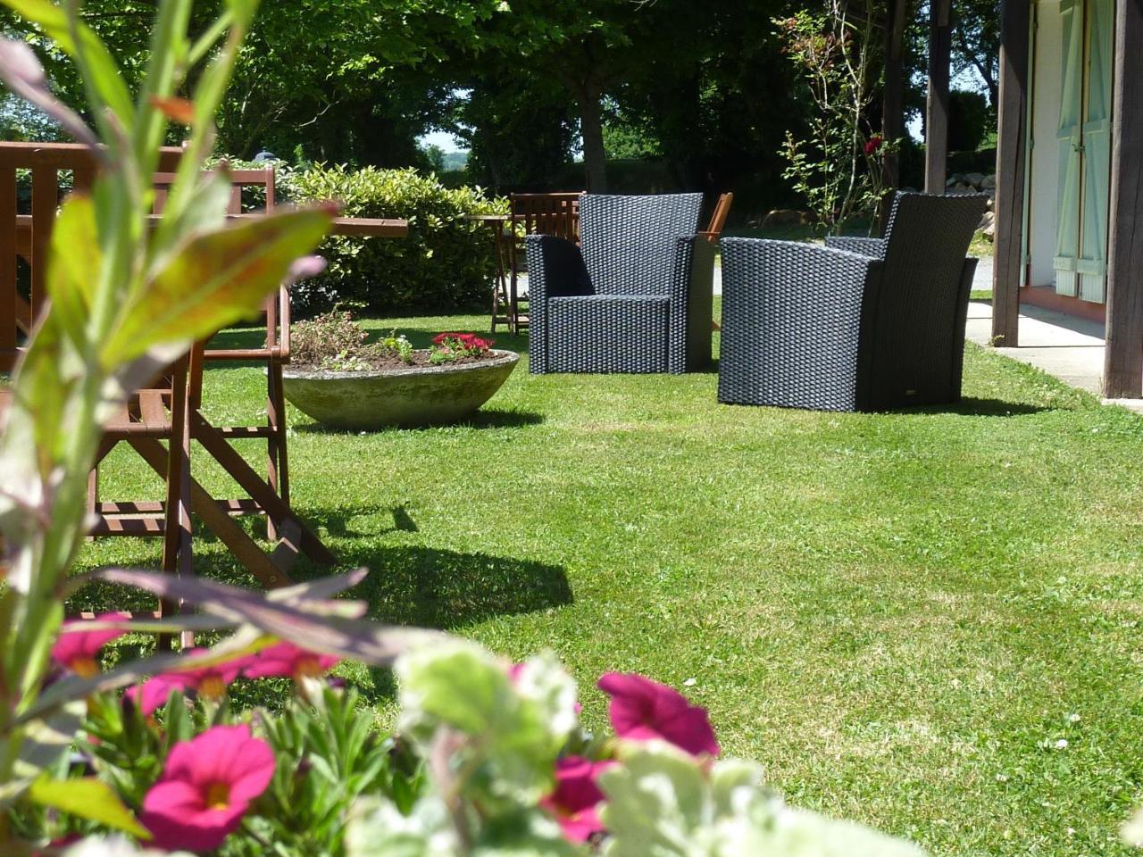 Le Relais Des Tuileries Hotel Sereilhac Exterior photo